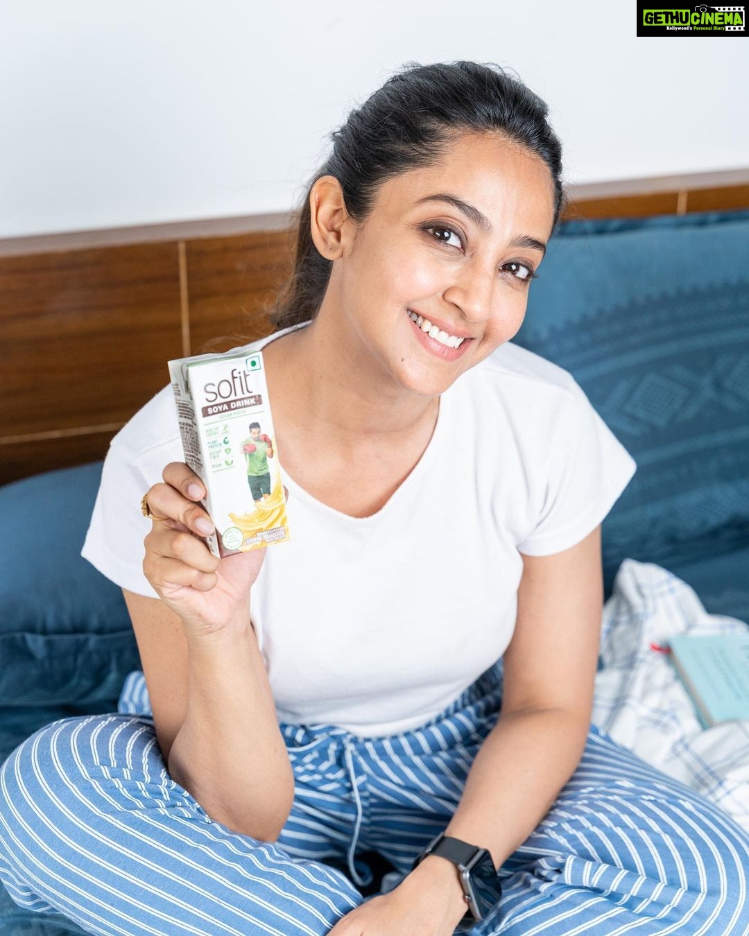 Aindrita Ray Instagram - Being a vegan isn't tough when you have @sofitindia helping you eat clean. With plant protein, dietary fibre, calcium, vitamin A, E and B12 I get all the nourishment I need in this pack! #Sofit #SofitSoyaDrink #FitIsFab #HealthyYetTasty #PlantBasedDrink Paid Partnership