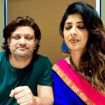 Aishwarya Sakhuja Instagram - He only has his eyes on me❤❤ #reelsinstagram #reelkarofeelkaro #reelitfeelit❤️❤️ #reelsindia #reelsvideo #reelsofindia #couplesvideos #couple #roash #funnyvideos #comedyreels #loveforlife #AishwaryaSakhuja #rohitnag #instagood #instafun #instacomic