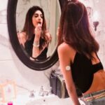 Aishwarya Sakhuja Instagram - Dont let anyone body shame you . Yes being too thin or over weight has people close to us getting concerned about our health but as an adult if you cant recognize or acknowledge that yourself ,no amount of advice or 'concern' can help you. As i have said over and over that being thin is not my idea of fitness. It is the FEELING with which you wake up. That very first moment of the day when you open your eyes. Are you excited to live a new day that you have never experienced before or are you feeling weighed down by LIFE? Learn to acknowledge that and if needed get some counselling.. IT HELPS... i say that out of my own experience. Have a gentle dialogue with your own self instead of always being so harsh on yourself.. YOU ARE ALL YOU HAVE... #healthyliving #healthandwellness #AishwaryaSakhuja #actorslife #bodymotivation #acceptance #gratitude #healing #counseling #selfhelp #selfconfidence #eatrightwithash