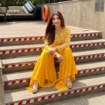 Akanksha Puri Instagram - This colour just makes me smile 😃 #haldiceremony ❤️ . . Outfit by - @mauvestory Styled by - @styleitupwithraavi Brand Pr by - @thedawnmedia_ @tanvi_prashar Delhi