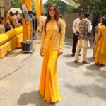Akanksha Puri Instagram - Haldi waala look 🤩 . . Outfit by - @mauvestory Styled by - @styleitupwithraavi Brand Pr by - @thedawnmedia_ @tanvi_prashar Delhi