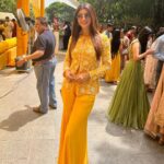Akanksha Puri Instagram - Haldi waala look 🤩 . . Outfit by - @mauvestory Styled by - @styleitupwithraavi Brand Pr by - @thedawnmedia_ @tanvi_prashar Delhi