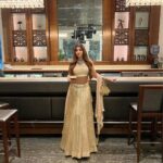 Akanksha Puri Instagram - Let’s spread the Sparkle ✨ . . Styled by - @styleitupwithraavi Outfit by - @frontierphagwara Jewel by - @bombay.creations Makeup by - @sculptstoriesbyrheamadan Hair by - @hairstylebysimmyupadhyay Potli bag by - @ssm_couture Brands PR - @thedawnmedia_ @tanvi_prashar @pragyadawra