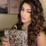 Akanksha Puri Instagram - #aboutlastnight 🧜🏼‍♀️ . . Make up / Hair @nikitadeokar.makeupartist Styled @stylebytaashvi Jewellery @the_jewel_gallery Clutch bag @oceana_clutches