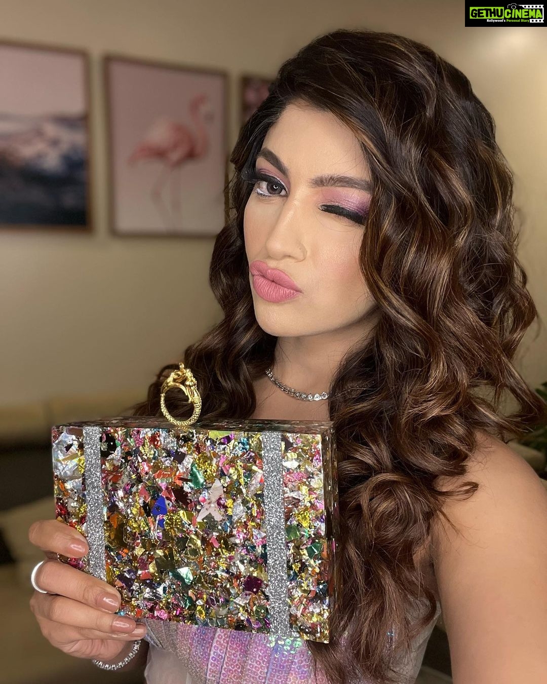 Akanksha Puri Instagram - #aboutlastnight 🧜🏼♀️ . . Make up / Hair @nikitadeokar.makeupartist Styled @stylebytaashvi Jewellery @the_jewel_gallery Clutch bag @oceana_clutches