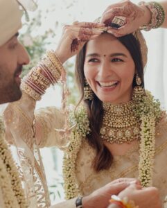 Alia Bhatt Instagram - Today, surrounded by our family and friends, at home … in our favourite spot - the balcony we’ve spent the last 5 years of our relationship - we got married.
With so much already behind us, we can’t wait to build more memories together … memories that are full of love, laughter, comfortable silences, movie nights, silly fights, wine delights and Chinese bites.
Thank you for all the love and light during this very momentous time in our lives. It has made this moment all the more special. 
Love,
Ranbir and Alia ✨♥️♾