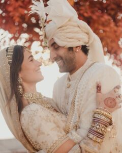 Alia Bhatt Instagram - Today, surrounded by our family and friends, at home … in our favourite spot - the balcony we’ve spent the last 5 years of our relationship - we got married.
With so much already behind us, we can’t wait to build more memories together … memories that are full of love, laughter, comfortable silences, movie nights, silly fights, wine delights and Chinese bites.
Thank you for all the love and light during this very momentous time in our lives. It has made this moment all the more special. 
Love,
Ranbir and Alia ✨♥️♾