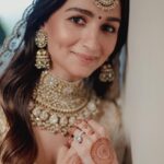 Alia Bhatt Instagram - Cat of honour 🤍✨