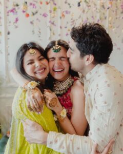 Alia Bhatt Instagram - The Mehendi was like something out of a dream.
It was a day full of love, family, our beautiful best friends, a LOT of French fries, a surprise performance by the ladkewalas, Ayan playing DJ, a BIG surprise organised by Mr. Kapoor (my favourite artist performed my favourite songs), all followed by some happy tears and quiet, blissful moments with the love of my life.

There are days… and then there are days like these! 💕♾