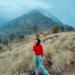 Amala Paul Instagram - Head to the mountains once in a while. The cold warms up your heart. ♥️❄️ #thehills #quickbreak #stopandobserve #smelltheroses #warmth
