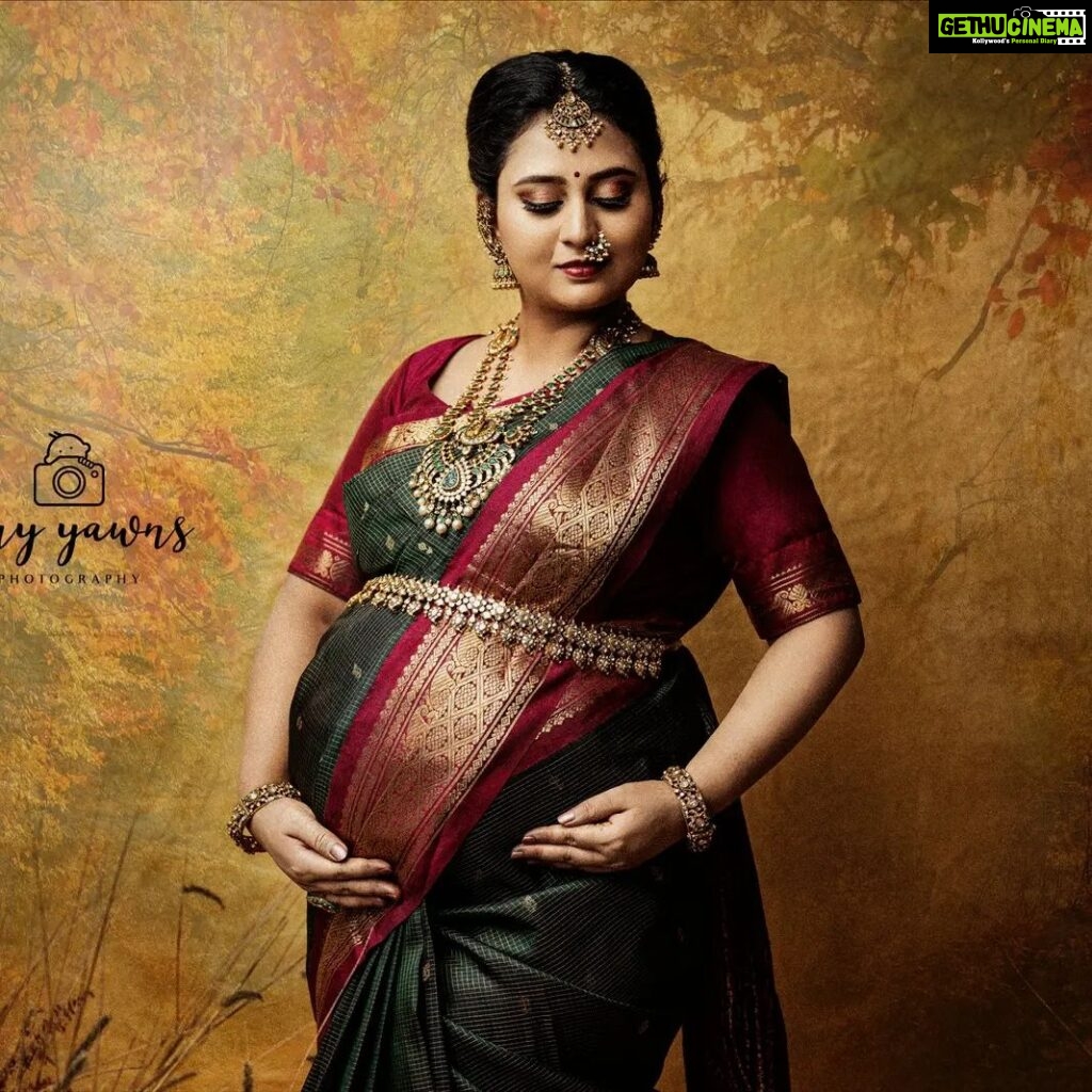 Amulya Instagram - Two months of Motherhood! This definitely has to be the most anticipated journey of my life!! When I heard I was about to have twins - my heart skipped a beat and I couldn’t be any happier. Their tiny kicks made me forget all the challenges that pregnancy threw at me! I miss my bump already!! But, I must say, this has been endearing and overwhelming at the same time. Every mother puts on a brave face to the world but only she knows the roses and thorns in the journey! That said, at the end, when I look at their tiny feet or hold their hands, I know I’ve done my best and will continue to do so! ❤️ @jagdishrchandra Photography: @tinyyawnsphotography Jewellery: @gajraj_jewellers Make up: @yathishmakeover03 Blouse: @sanvis_boutique