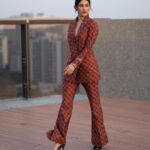 Amyra Dastur Instagram - Suited Up for the Times Icons of Ahmedabad 2022 💫 . . . Wearing @drishtizahabia Jewellery @minerali_store Styled by @malvika_tater Hair by @hairstylist_madhav MUA @miimoglam 📸 @iammeetmb @weddingsbyim Double Tree By Hilton Ahmedabad