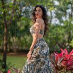 Amyra Dastur Instagram – Rich with the spoils of nature 🌿
.
.
.
📸 @dieppj 
Hair @lakshsingh__ 
MUA @shivangiiupadhyay 
Styled by @malvika_tater Khandala