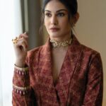 Amyra Dastur Instagram - Suited Up for the Times Icons of Ahmedabad 2022 💫 . . . Wearing @drishtizahabia Jewellery @minerali_store Styled by @malvika_tater Hair by @hairstylist_madhav MUA @miimoglam 📸 @iammeetmb @weddingsbyim Double Tree By Hilton Ahmedabad