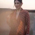 Amyra Dastur Instagram – Suits and Sunsets 🌅 
.
.
.
Hair @hairstylist_madhav 
MUA @miimoglam 
Styled by @malvika_tater 
Wearing @drishtizahabia 
Jewellery @minerali_store DoubleTree By Hilton – Ahmedabad