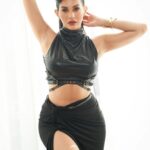 Amyra Dastur Instagram - It’s all about Amazon Prime Video ▶️ Celebrating the 5 year anniversary of @primevideoin along with a sneak peek of #bambaimerijaanonprime 🌟 . . Wearing @shantanunikhil Styled by @malvika_tater Hair by @hairstylist_madhav MUA @miimoglam Shot by @dieppj JW Marriott Mumbai Sahar