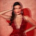 Amyra Dastur Instagram - Blurred Lines ✨ . . . 📸 @dieppj Gown by @bhawnarao_couture Jewels @dolsunjewelsofficial Styled by @malvika_tater Makeup by @miimoglam Hair by @makeupnhairbysanjanag . #beautifulindians2022 awards by @feminaindia & @mamaearth.in Mumbai, Maharashtra