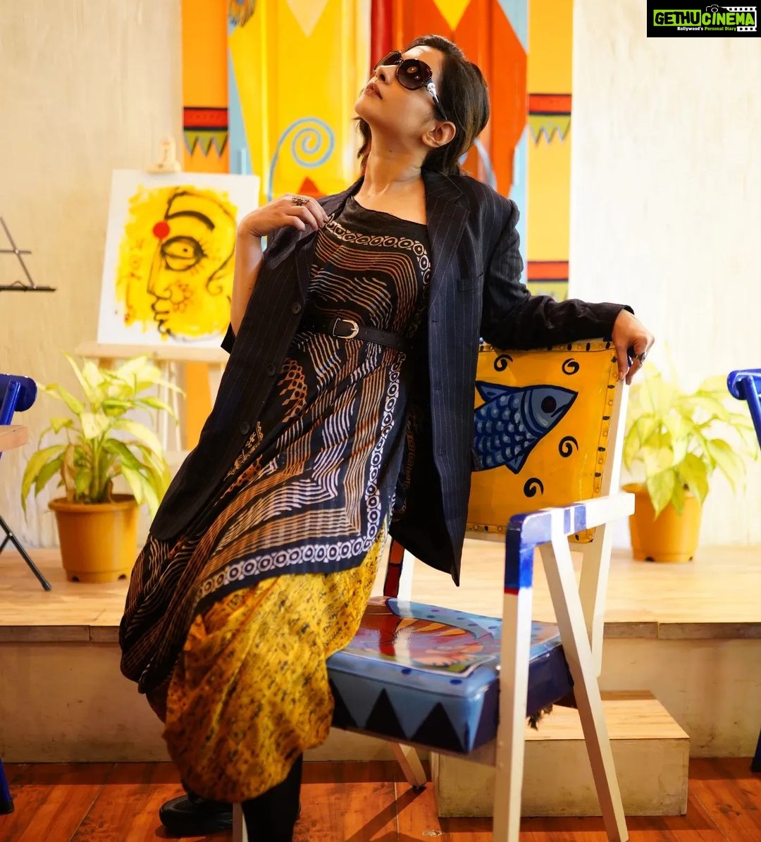 Angana Roy Instagram - Postmodern Boho-chic. Conceptualization and Styling : @palsuman109 Photography : @anjanavaphotos Makeup : @rianbridal Location Courtesy : @bohotrunkkolkata Huge shoutout to @ink@sanjuktan @soujannya_das @saswatach6 for arranging such a fun shoot! ❤️💫 #photoshoot #photooftheday #postmodern #postmodernart #bohochic #styleinspo #thursdayvibes #newlook #sassy #photogram #cafedecor #artsy #bohocafe #sunglassesfashion #summeronmymind #summerphotoshoot #lovefromA Boho Trunk Cafe & Store