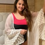 Anita Hassanandani Instagram – Little weight loss and I’m posing like a Victoria secret model 😂🤣😂🤣
Some raw unedited pre pool pics while Aaravv was asleep hubby was getting a massage had our  Nanny play the photographer.
Cape by @kalakaaribysagarika kalakaaribysagarika @dinky_nirh 
Swim suit m n s ✨
@dellaadventureandresorts Della Adventure & Resorts