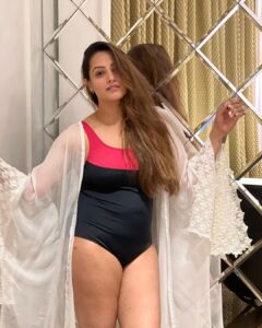 Anita Hassanandani Instagram - Little weight loss and I’m posing like a Victoria secret model 😂🤣😂🤣 Some raw unedited pre pool pics while Aaravv was asleep hubby was getting a massage had our Nanny play the photographer. Cape by @kalakaaribysagarika kalakaaribysagarika @dinky_nirh Swim suit m n s ✨ @dellaadventureandresorts Della Adventure & Resorts