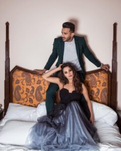Anita Hassanandani Instagram - He looks away when I ask him for diamonds ♦️ 😂🤣😂