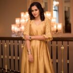 Anjana Rangan Instagram - Went all Gold 🌟 For #kgfchapter2 tamil media interview Outfit : @stephinlalanofficial Jewellery : @rajianand Styled by : @navadevi.rajkumar Makeup : @oasiaugustina94 Hair : @durga_hair_stylist Photography : @pk_views