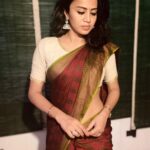 Anjana Rangan Instagram – இனிய தமிழ் புத்தாண்டு நல்வாழ்த்துக்கள்! 🌟❤️
Saree : @kanakadharadrapes