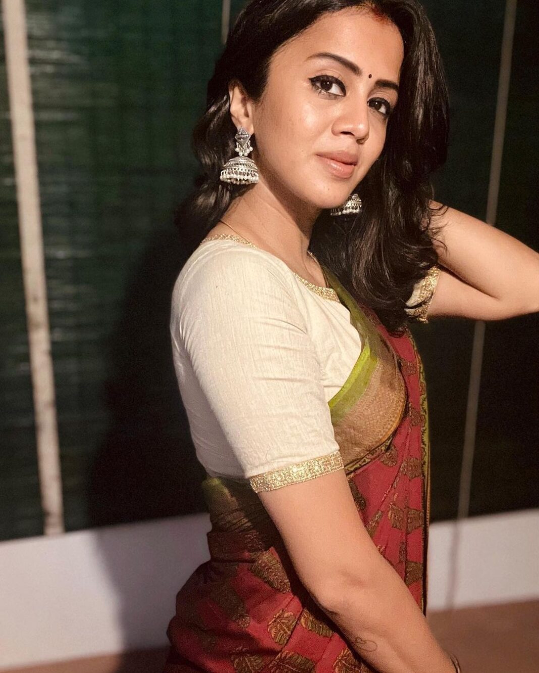Anjana Rangan Instagram - இனிய தமிழ் புத்தாண்டு நல்வாழ்த்துக்கள்! 🌟❤️ Saree : @kanakadharadrapes