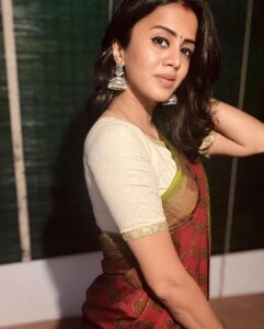 Anjana Rangan Instagram - இனிய தமிழ் புத்தாண்டு நல்வாழ்த்துக்கள்! 🌟❤️ Saree : @kanakadharadrapes