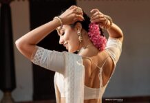 Anju Kurian Instagram - 🌸 🎵 🌸 🎵 🌸 📸- @arun_payyadimeethal 💄- @femy_antony__ 💁🏻‍♀️- @asaniya_nazrin 👗- @jugalbandhi #happytamilnewyear #happyvishu #bloom #traditional #sareelove #instalove #instafamily