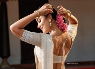 Anju Kurian Instagram - 🌸 🎵 🌸 🎵 🌸 📸- @arun_payyadimeethal 💄- @femy_antony__ 💁🏻‍♀️- @asaniya_nazrin 👗- @jugalbandhi #happytamilnewyear #happyvishu #bloom #traditional #sareelove #instalove #instafamily