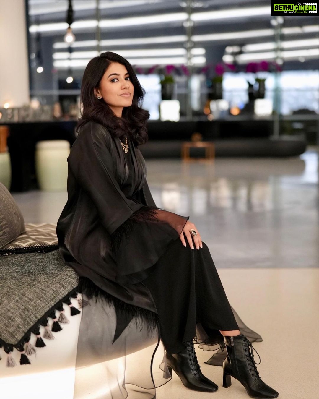Anju Kurian Instagram - Itβs satur-yay π€π€π€. β¨ β¨ β¨ β¨ πΈ- @fazil3 π- @mall_of_abayas #saturday #ootd #traveldiaries #ramadan #happyweekend #instadaily #postoftheday #goodmorning #instablackandwhite #fashionista #dailylook #styleyourday #instafamily W Hotel