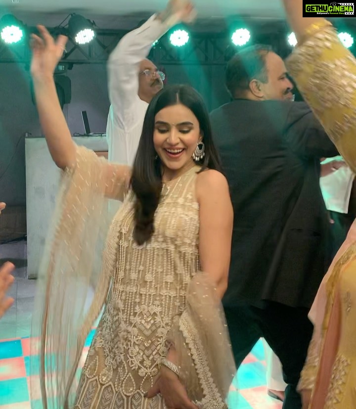 Ankitta Sharma Instagram - ਇਹ ਜ਼ਿੰਦਗੀ ਲਾਸਾਨੀ ਆ, ਇਸ ਨੂੰ.. ਓਏ ਐਵੇਂ ਨਹੀਂ ਗਵਾਈਦਾ, ਪਾਗਲਾ 🥀