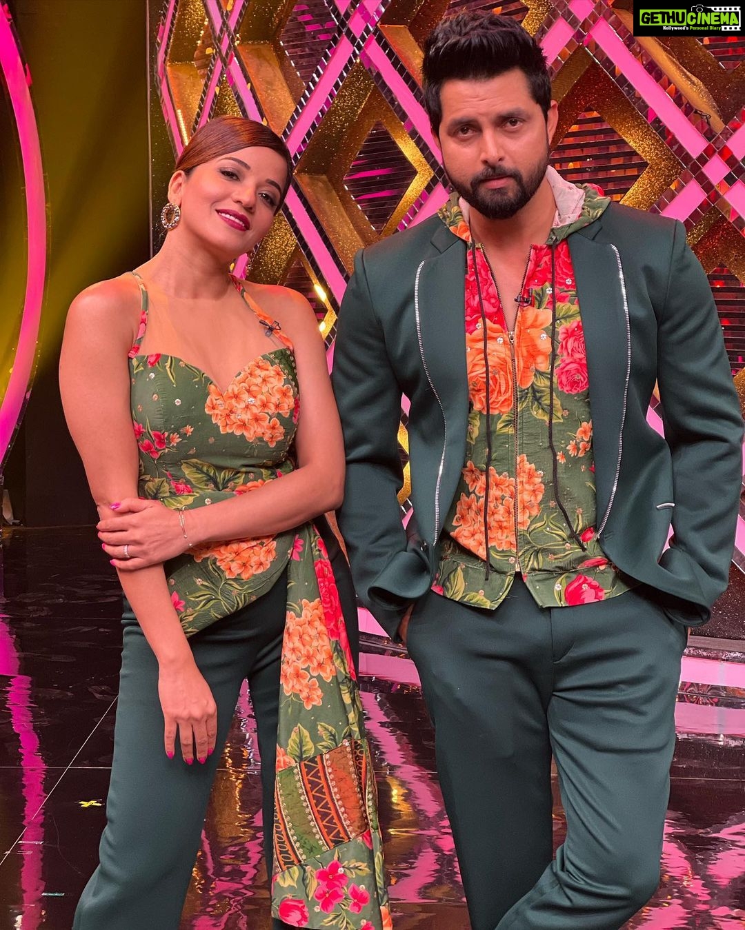 Antara Biswas Instagram - Real Love Doesn’t Meet You At Your Best … It meets You in your Mess ❤️…. #smartjodi every #sunday at 8pm only on @starplus Styled by: @harshalds Mua: @sachinmakeupartist1 Hairstyling: @shab_qureshi786 📸: @deepakpathak663