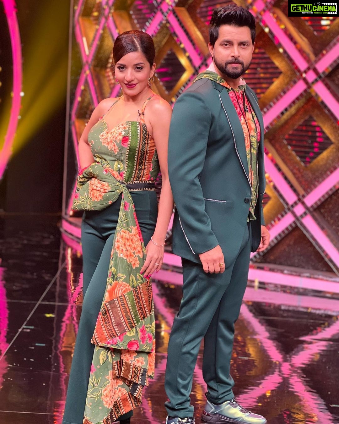 Antara Biswas Instagram - Real Love Doesn’t Meet You At Your Best … It meets You in your Mess ❤️…. #smartjodi every #sunday at 8pm only on @starplus Styled by: @harshalds Mua: @sachinmakeupartist1 Hairstyling: @shab_qureshi786 📸: @deepakpathak663