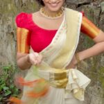 Anupama Parameswaran Instagram – Just a little too excited about vishu sadhya 🤤♥️ #vishu
Probably the last one to do #arabickuthu 
Styling @sunithaparameswaran75 
Videography @parameswaranerekkath and @akshayeparameswaran ♥️ 
Happy vishu guys🌼