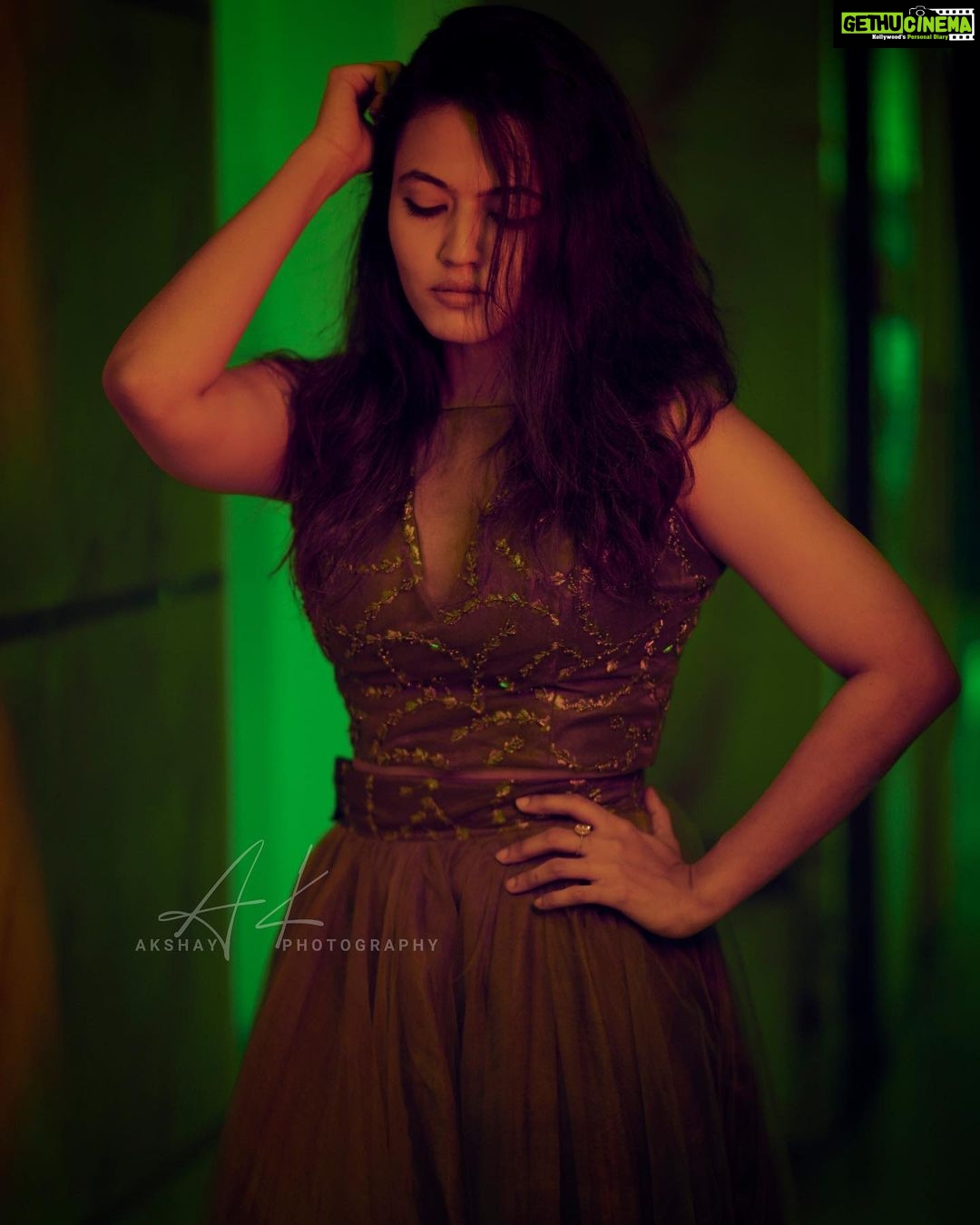Aparna Das Instagram - Slay. Pc @akshay_punyalanz 🤩 Costume @hange.rs