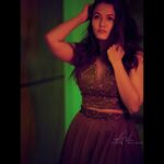 Aparna Das Instagram - Eye contact then that little smile 😉 Pc @akshay_punyalanz Costume @hange.rs 😍❤️