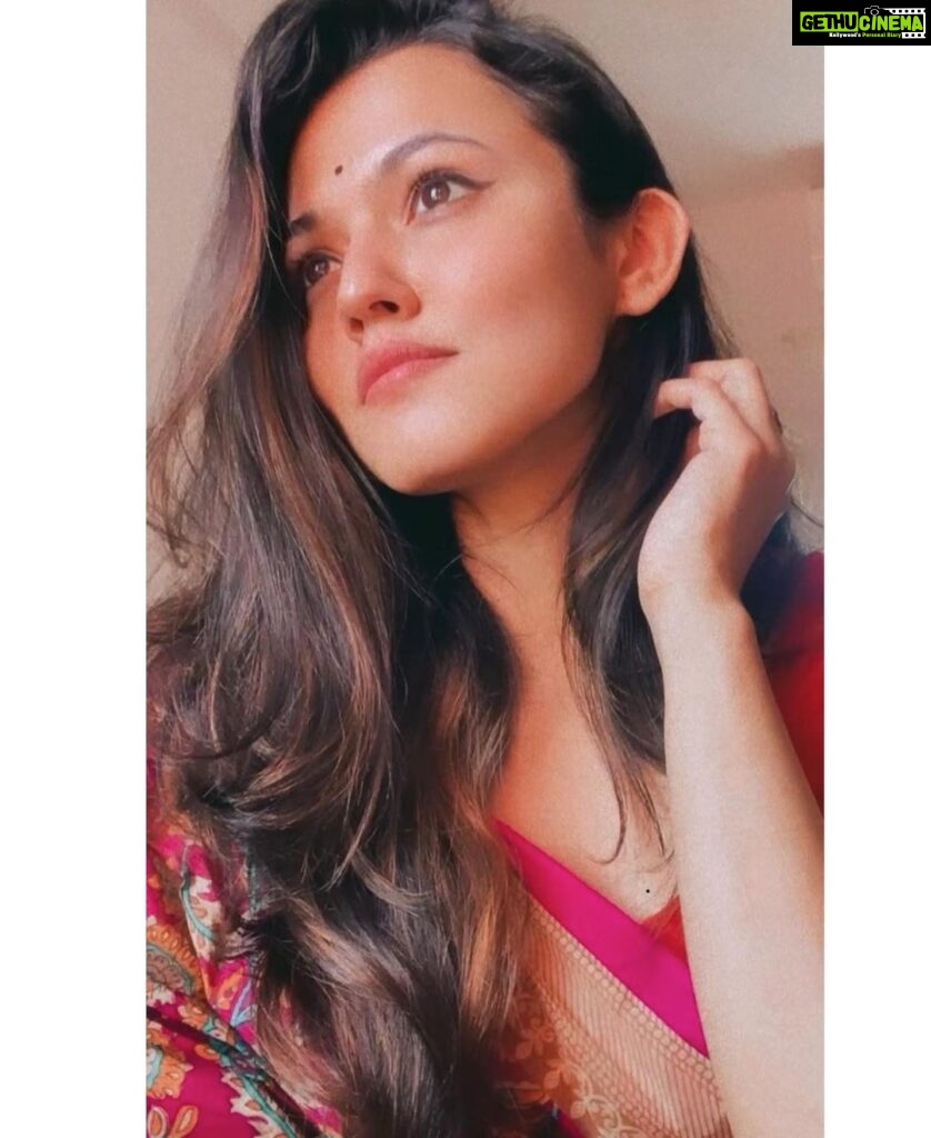 Aparna Das Instagram – 🦚 . Saree by @tamairafashion | Gethu Cinema