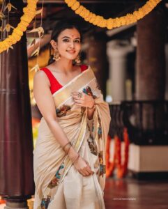 Aparna Das Instagram - My Favorite attire 😍 Thank you @unni_salim for these pictures 😍
