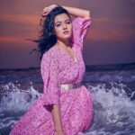 Aparna Das Instagram - Meet me at the beach 🏝 . . Photography @rahul_raj_._r Styling @zohibzayi Mua @makeupbyanil Outfit @celebration_by_khalif Special thanks @shijaz_bin_nazar @yaaazyee @ashif_k_a_ #beachphotography #beach #sunset #photoshoot #waves