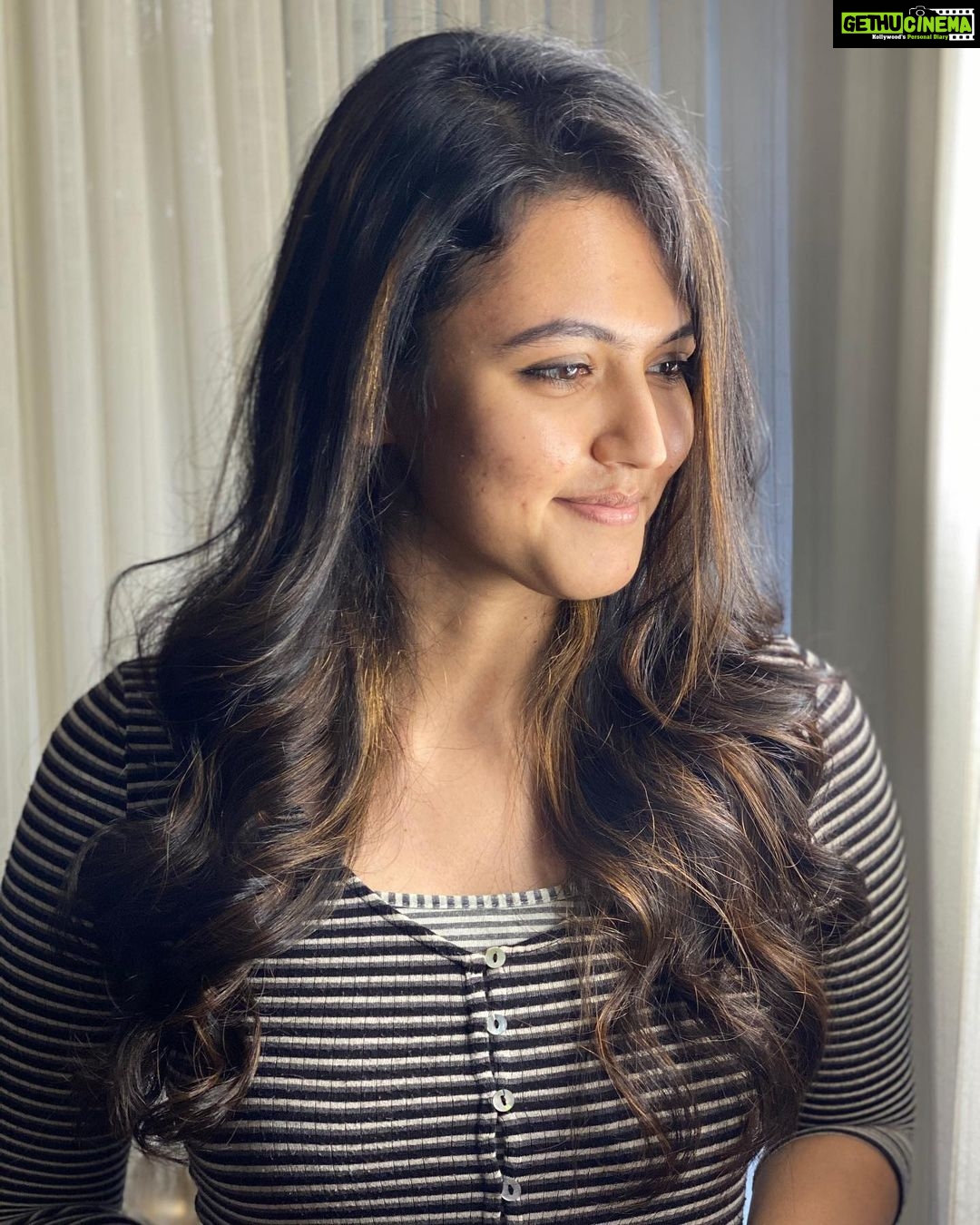 Aparna Das Instagram - Trying without filter or makeup for a change 😜 📸 @shanishaki 💇🏻♀️ @sajithandsujith