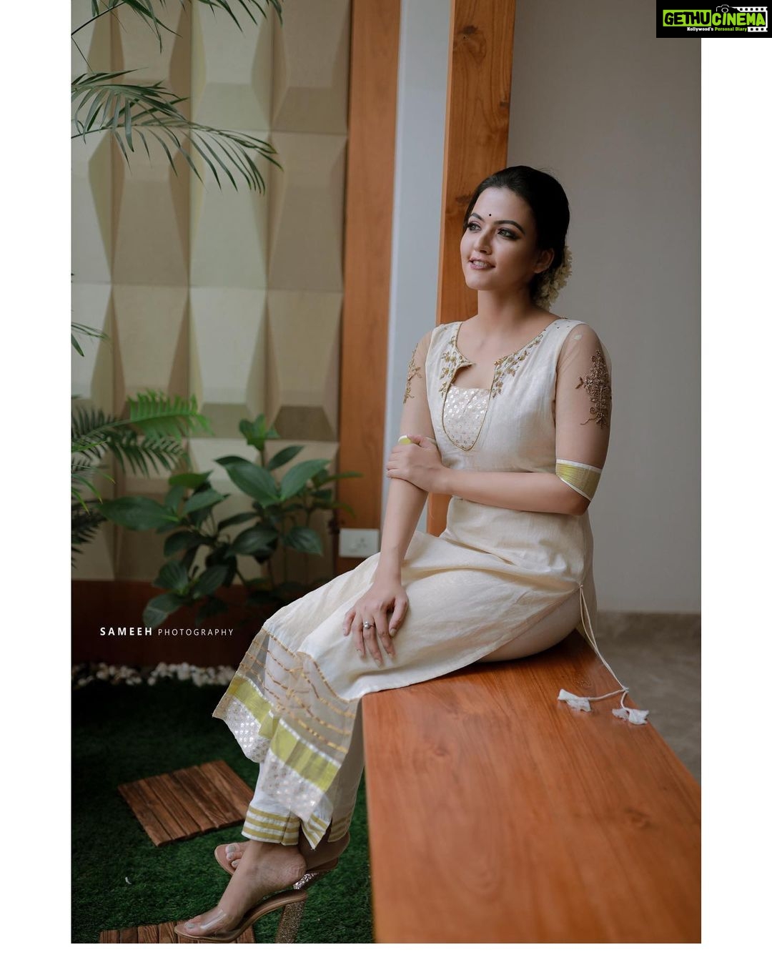 Aparna Das Instagram - Thank you @jazaash_ for this beautiful salwar. I Love it ♥️ Photography: @sameehphotography