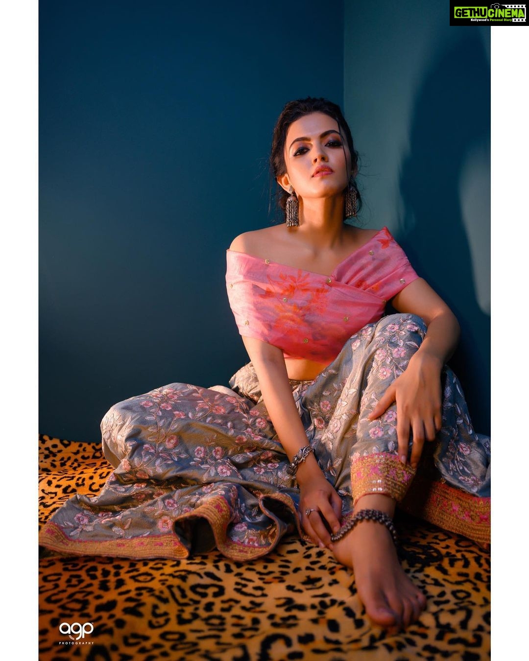 Aparna Das Instagram - Keep doing what u Love. ♥️ ✨✨✨✨✨✨✨✨✨✨ Photography: @anandu_g_prakash @agpphotographyy Costumes : @dhaga_brand Styling : @zohib_zayi Makeup : @shibin4865 Retouch : @deejeshmadanan Jewelry : @macsjewelry