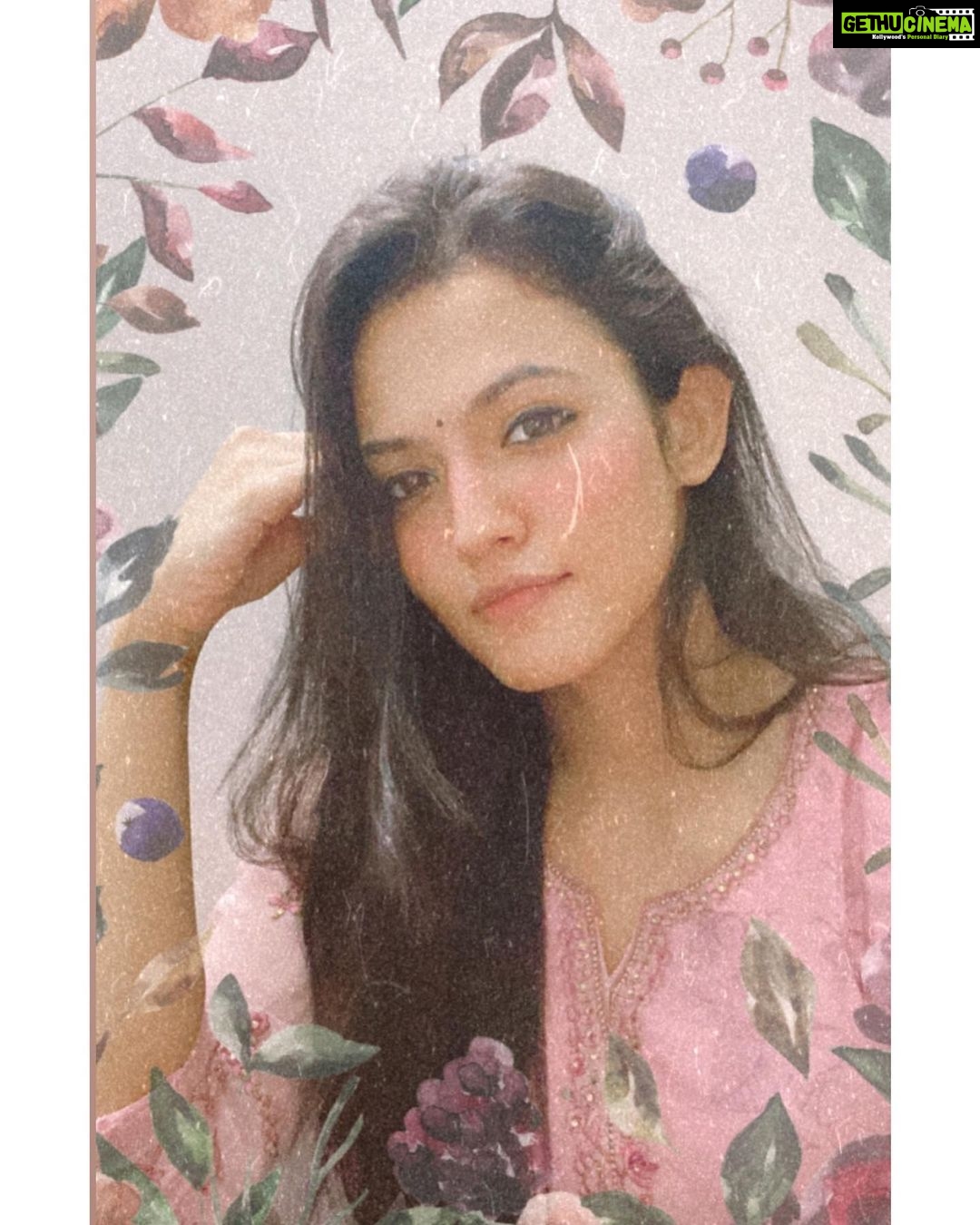 Aparna Das Instagram - Trying to look on the pink side of life ✨