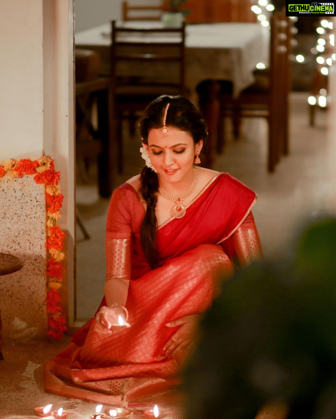 Aparna Das Instagram - Happy Diwali 🪔 Pc : @justinaugustin.konuparambil