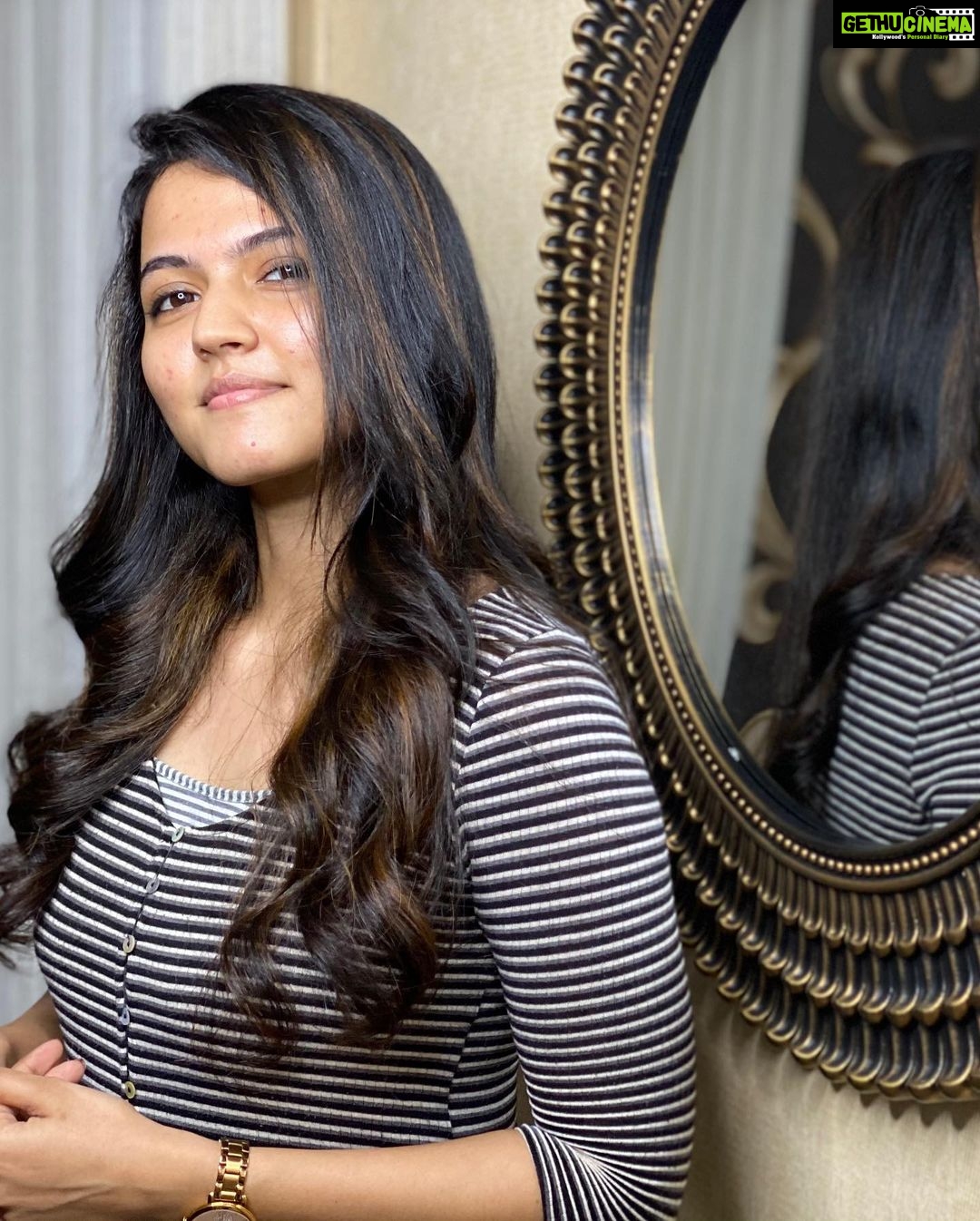 Aparna Das Instagram - Trying without filter or makeup for a change 😜 📸 @shanishaki 💇🏻♀️ @sajithandsujith