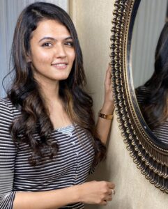 Aparna Das Instagram - Trying without filter or makeup for a change 😜 📸 @shanishaki 💇🏻‍♀️ @sajithandsujith