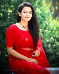 Aparna Das Instagram - Thank you @thetealboutique for this beautiful saree !! I feel so beautiful in it 😊I loved it. ♥️♥️ Everybody go check them out! They have more beautiful collections. Go shop !! 😍 And neck piece by 🥰 @made_.for_.her. Thanks for the gift loves 💕 Photography: @anwartzp @ashkarlee @taazaap_studioz