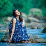 Aparna Das Instagram - Save trees save nature. Coz it is so beautiful 😊 . Photo credit: @anwartzp @taazaap_studioz 🥰 Special credits : @kuppiyum_paatayum ❤️ @ashkarlee 💕 #shoot #forest #kerala #nature #love #peace